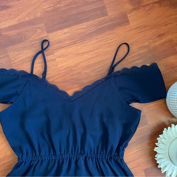 Le Chateau mini dress. Medium. Navy Blue - Picture 2 of 4